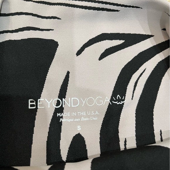 Beyond yoga animal print high waisted full length leggings size small - Picture 4 of 5